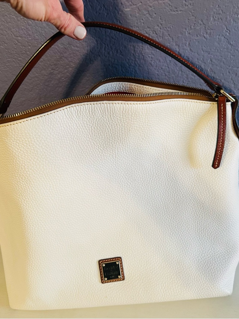 Dooney & Bourke East to West Sac White Leather Shoulder Bag with Brown Trim - Picture 2 of 12